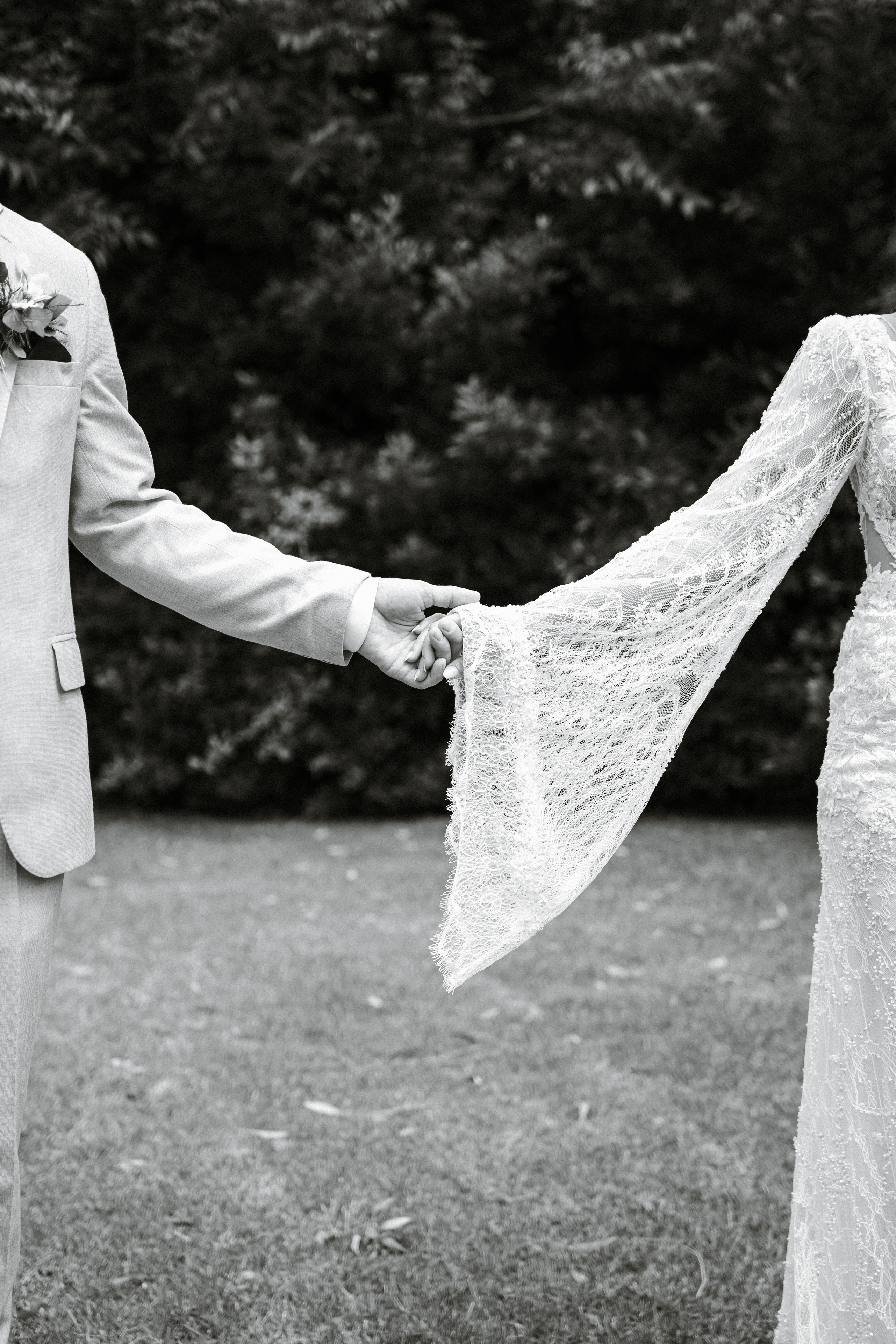 Pareja de novios retratada por Marphilms durante su boda